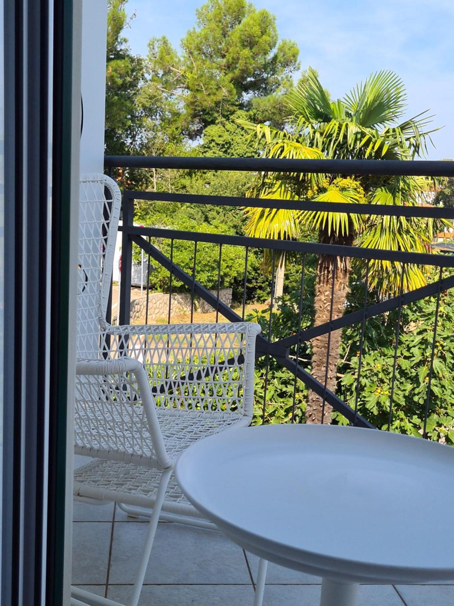 Apartments Biba Малинска Екстериор снимка